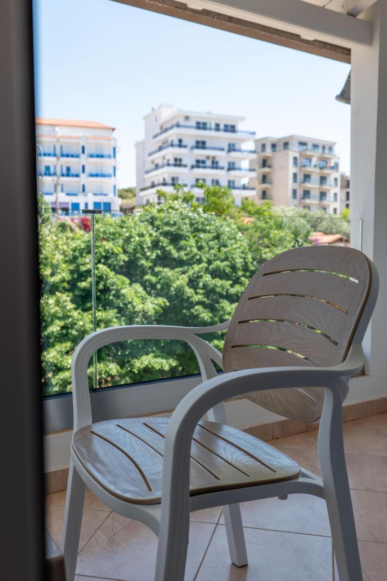 Hotel Emblem Sarande Exterior photo